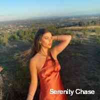 serenit_ychase's profile picture. ucsb ‘25 
:)