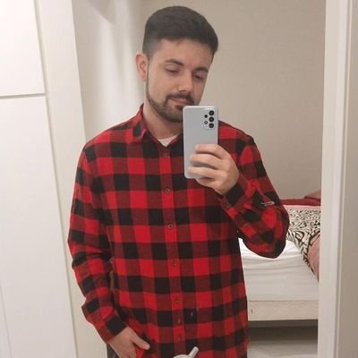 Escravo do capitalismo, crítico da sociedade, odiador da faculdade, refugiado climático