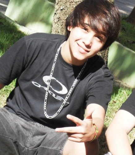 Ator de REBELDES , 19 anos , solteiro , Corinthiano.