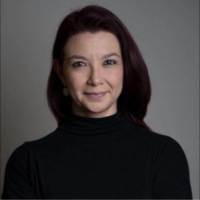 Escribo porque creo en la palabra. Hago periodismo, contenidos, RP, actriz y mi alma es flamenca. Soy feminista y defiendo mi voluntad. No entiendo Twitter