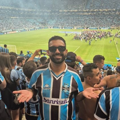 @Gremio 🇪🇪
@SpursOfficial 🐔
@Warriors 🏀
@Patriots 🏈