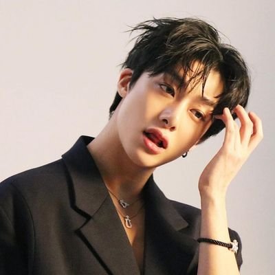 ywon_726's profile picture. 부정하다 입덕 했더니 다 군대를 가버렸네                                                                    9N년생 / 예비 9기 / 늦베베 친해져요💕