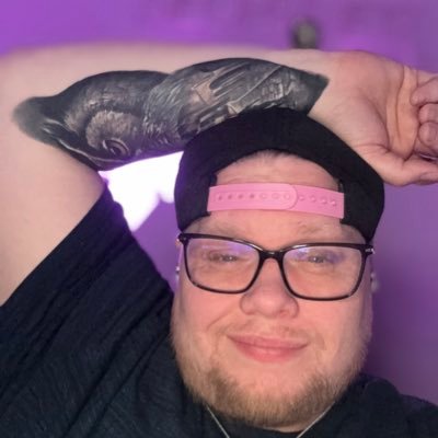 |Twitch streamer| sports lover| beer enthusiasts| 36| positive vibes| |high energy