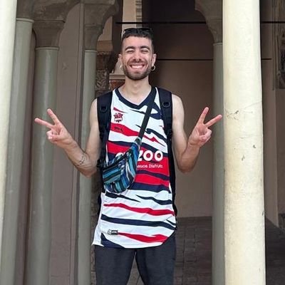 Estoy aquí para hacer el subnormal y hacer como que se sobre baloncesto, F1 y videojuegos.
Mis emociones se basan en si el Baskonia gana o no