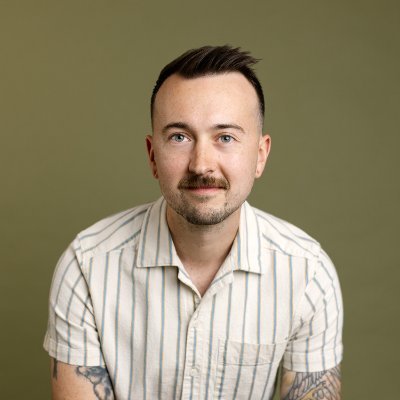 Designer of brand identities, father of cats, enthusiast of beans.