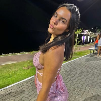 insta @karolaynegantonio