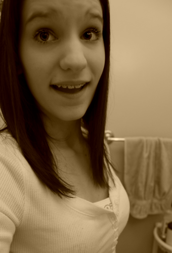 Im chantel :$
im 15 i go to st joan of arc :$
most people think im a bitch
when they first meet me :$ but if you get to know me im the sweetest bitch (y) .