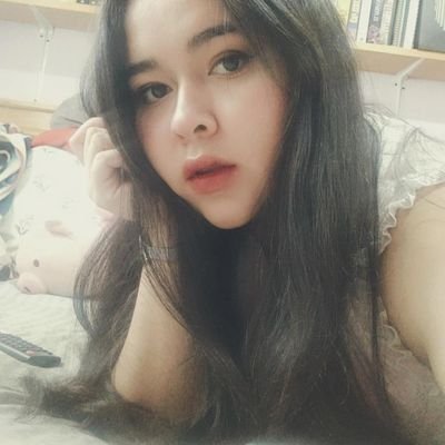 Escritora de experiencias.
 Soñadora de tiempo completo. Coleccionista de recuerdos, aficionada del cielo.