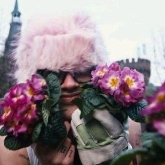 send flowers to your joomfs ˚ʚ♡ɞ˚ #skiaggutwt too ily