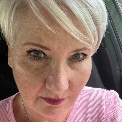 Byråkrat BibliofilBibliotekar Mamma Sinna Feminist 🌈alliert 🏳️🌈Hun/She