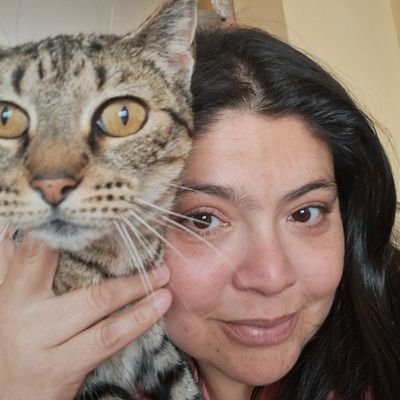 Mamá de Valentín Roberto (T.E.A) Soy de Talcahuano, amo los gatos y el café. ya no fumo, amo las películas ochenteras fanática de #thebeatles #queen