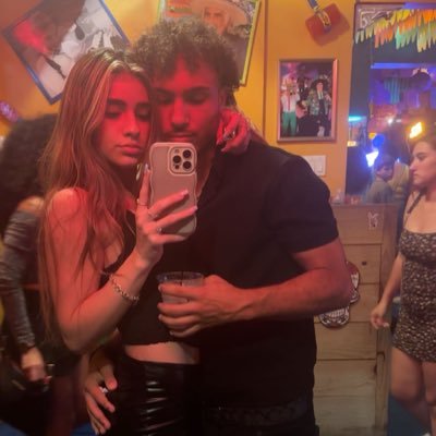 izzyyrico's profile picture. 