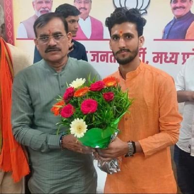 👉#इंदौर
👉🚩भगवाधारी🚩
ॐपुराणकथको नित्यं धर्माख्यानस्य सन्तति:
अस्यैव दर्शनान्नित्यं अश्वमेधादिजं फलम्
🚩❤JAI SHRI PASHURAM🚩❤