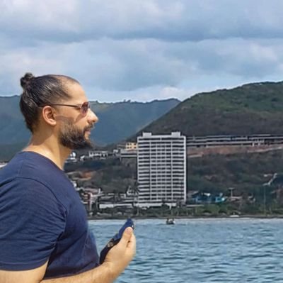 Profesor, libertario, ajedrecista, estratega y defensor de la Democracia