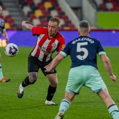 Stuey_Bee's profile picture. 🏴󠁧󠁢󠁥󠁮󠁧󠁿 Home & Away 🐝 Brentford Corp Lounge Snob 🍤 Drummer. Not A Bad Bloke.