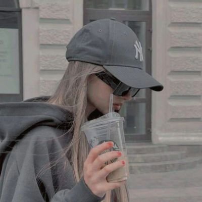 Shirin228010's profile picture. 