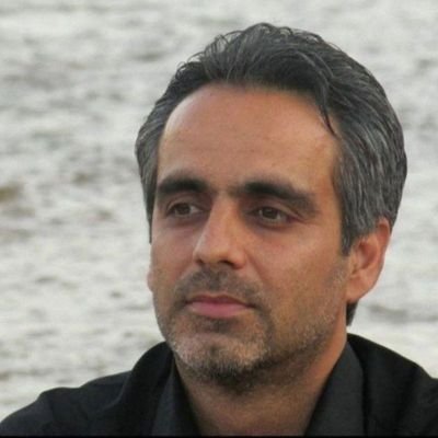 پدر/ همسر/ علاقمند به سیاست/ عاشق زبان و ادبیات فارسی