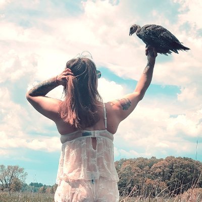 Formally Known As FLOCKRAISER🐓
Those Famous Red Doors🌞🐔🦆
✨️Your Classic All American Huntress!🦃🦌🇺🇸
Birds, Fishing and Hunting are my EVERYTHING!🤙