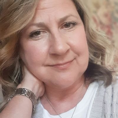 Catholic enthusiast. Wife/Mom. Print/Marketing/Events/Sales. Old school. History/Antique lover. Preservation promoter. Tradition is key. May God go with us.
