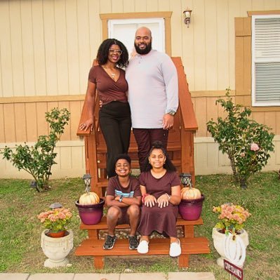 Striving to be the very best Husband, Father & leader of young people. Ass Hfc, OC, Co-OC, OL, TE/FB #TAMC #TXST #Lakeshow