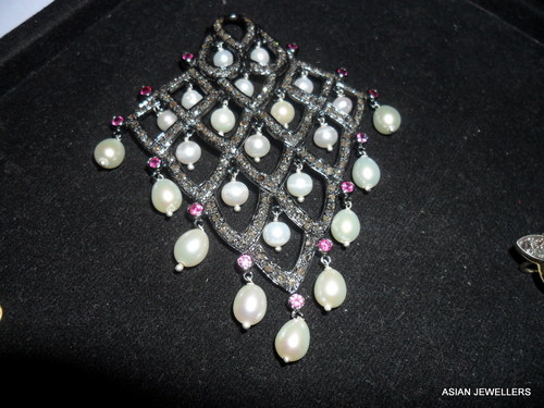 MY SELF SUHAIL. I AM A JEWELER FROM JAIPUR. WE DEAL IN GEMS(PRECIOUS ,SEMI PRECIOUS) WITH SILVER & GOLD AND DIAMOND MY WEBSITE IS http://t.co/HzEElNvX