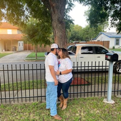 lezxiy's profile picture. mom • wife • teacher