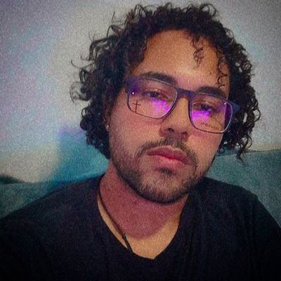 A vida e uma viagem que pode acabar a qualquer momento, aproveite o maximo arrisque naquilo que você acredita que ira dar certo🤙🤞