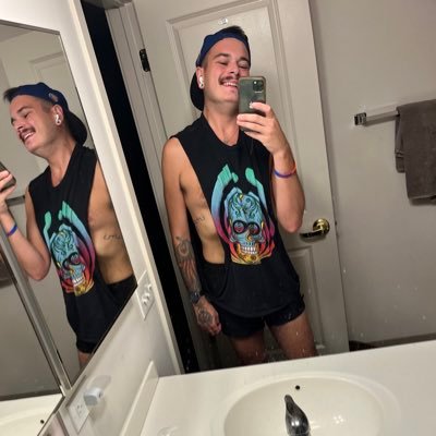CAMERENCROW's profile picture. bartender//ambassador//political//