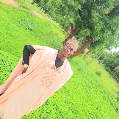I LOVE PEOPLES WHO MAKE ME LAUGHT,DURING THOSE MOMENT WE CAN'T EVEN SMILE