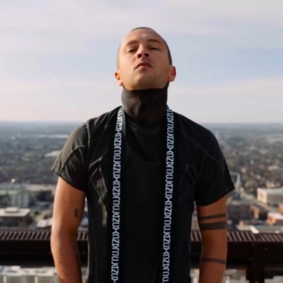 the nice kind of asshole. straight edge. no politics aquí. hayley williams, clairo, dave gahan & jay kay. alto ||-// papá