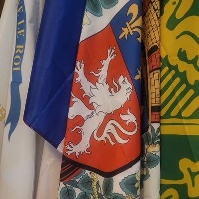Agriculteur, Franc de France, père de famille nombreuse.
Les miens avant les autres.
De Souche depuis les croisades.
Peace & love mais fais pas chier.