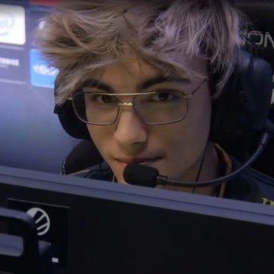Bi1s0n's profile picture. Twistzz UPUP！！