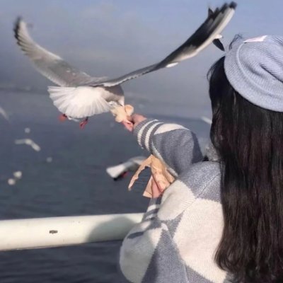 A 31-year-old woman who likes traveling very much, experiencing different folk customs and delicious food from all over the world. I hope to make friends from a