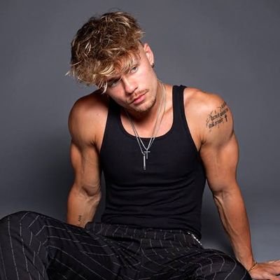 vikwhite605's profile picture. Dancer