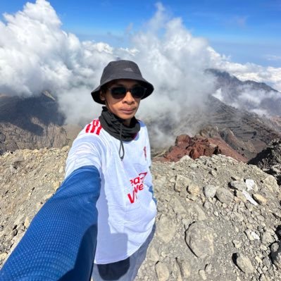 SigitPriantoo's profile picture. 4 sehat 5 enam