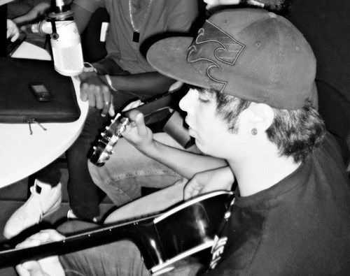 Baixista da Banda Axell. http://t.co/yvUU1oMbRl