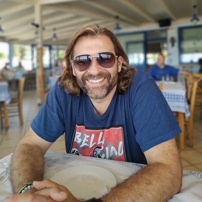 IanSaras's profile picture. Χιούμορ