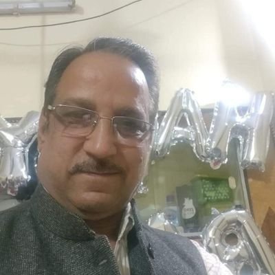 अदब, सलीका, तहजीब भी तो कुछ है..
हर झुका हुआ शख्स बेचारा थोड़ी होता है!!