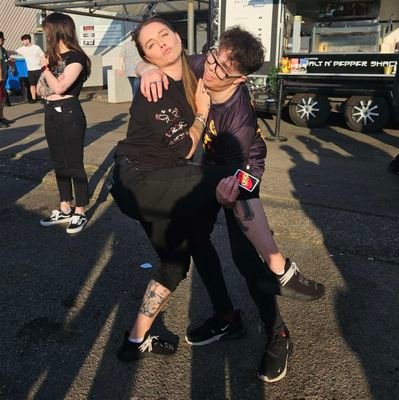 Drawnful's profile picture. 2x Champ lol | Non-siege related account: @missinglarissa (he/him)