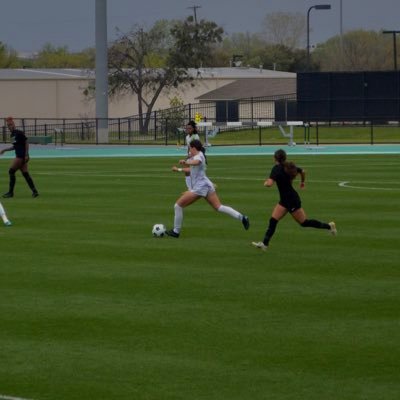 EmilyLoya05's profile picture. 