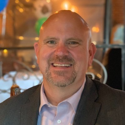 I 💙 helping people grow their businesses and become the best version of themselves. Founder of @strategexe @growwithmarkexe. Chapter Director @grindlouisville