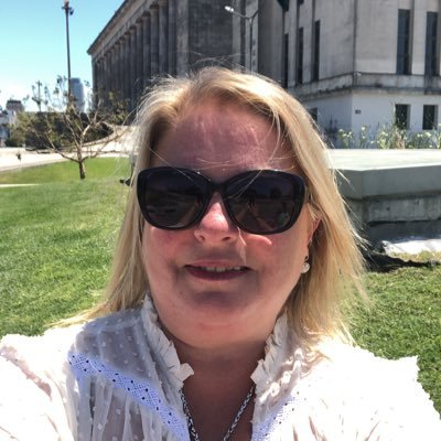 Abogada, defensora de los derechos de las mujeres. madre, esposa y de nacional