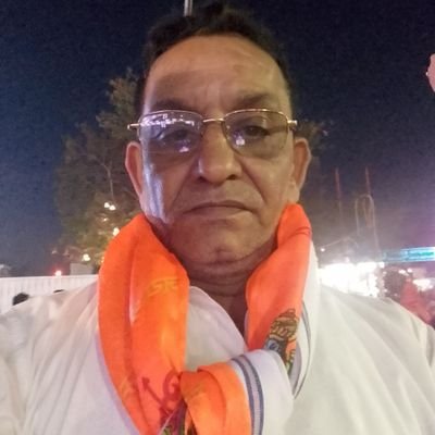 इतिहास हमारा पढ़ लेना हमने रक्त से शब्द सजाए हैं.. सर कटते थे,धड़ लड़ते थे तब हिंदू कहलाए हैं ! हिंदुत्व है जब तक ही सविधान है 🌹🙏🏻 जय जय श्री राम 🌹🙏🏻🚩
