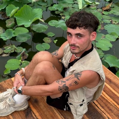 CaineMcGinley's profile picture. UK designer specializing in high-quality video editing, motion graphics, and graphic design services.