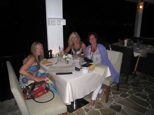 The Bullock Sisters love living a fun, loving and inspired life and sharing our voyage of self discovery and transformation.
http://t.co/ONLG3SnemT