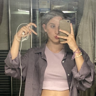 calcet1nes's profile picture. yellow haired female, likes waffles and news