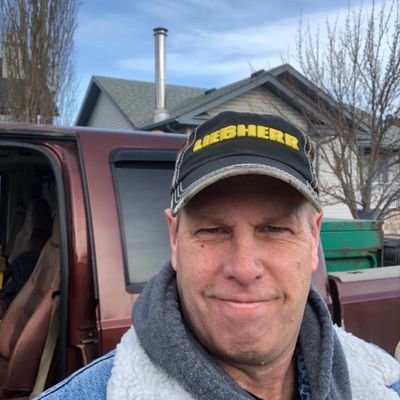 Hi my name is Chris, I am a crane operator that lives in Southern Alberta Canada 🇨🇦