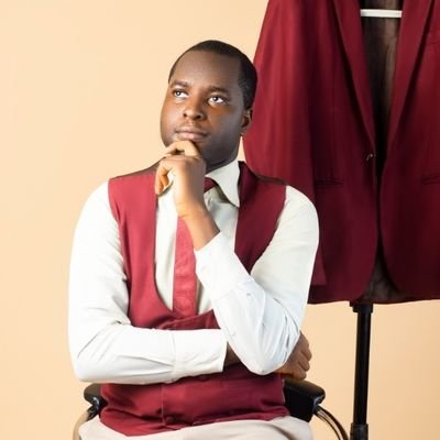 I'm Oloruntobi Adeoluwa
||Christian ||Creative Director
||Affiliate Marketer ||Businesss Strategist
I love football & also love playing the piano