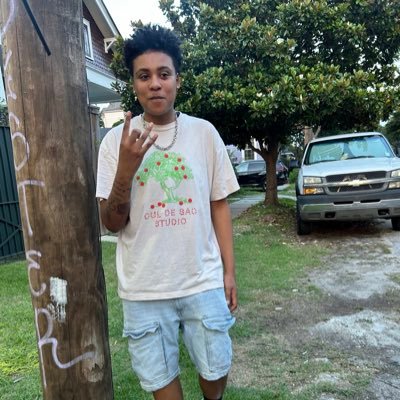 insta:nolimitt_7 Nola Barber and Loc Stylist 💈