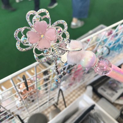 趣味の収集癖が、いつの間にかビーズやパーツの山になり、それをペンにして販売することに!楽しい!これからはイベントにも参加して、このビーズの山をなんとかしていきます☺︎ でも可愛いものや綺麗なものには罪はない♡
tiktok:https://t.co/b18iEV0AQB